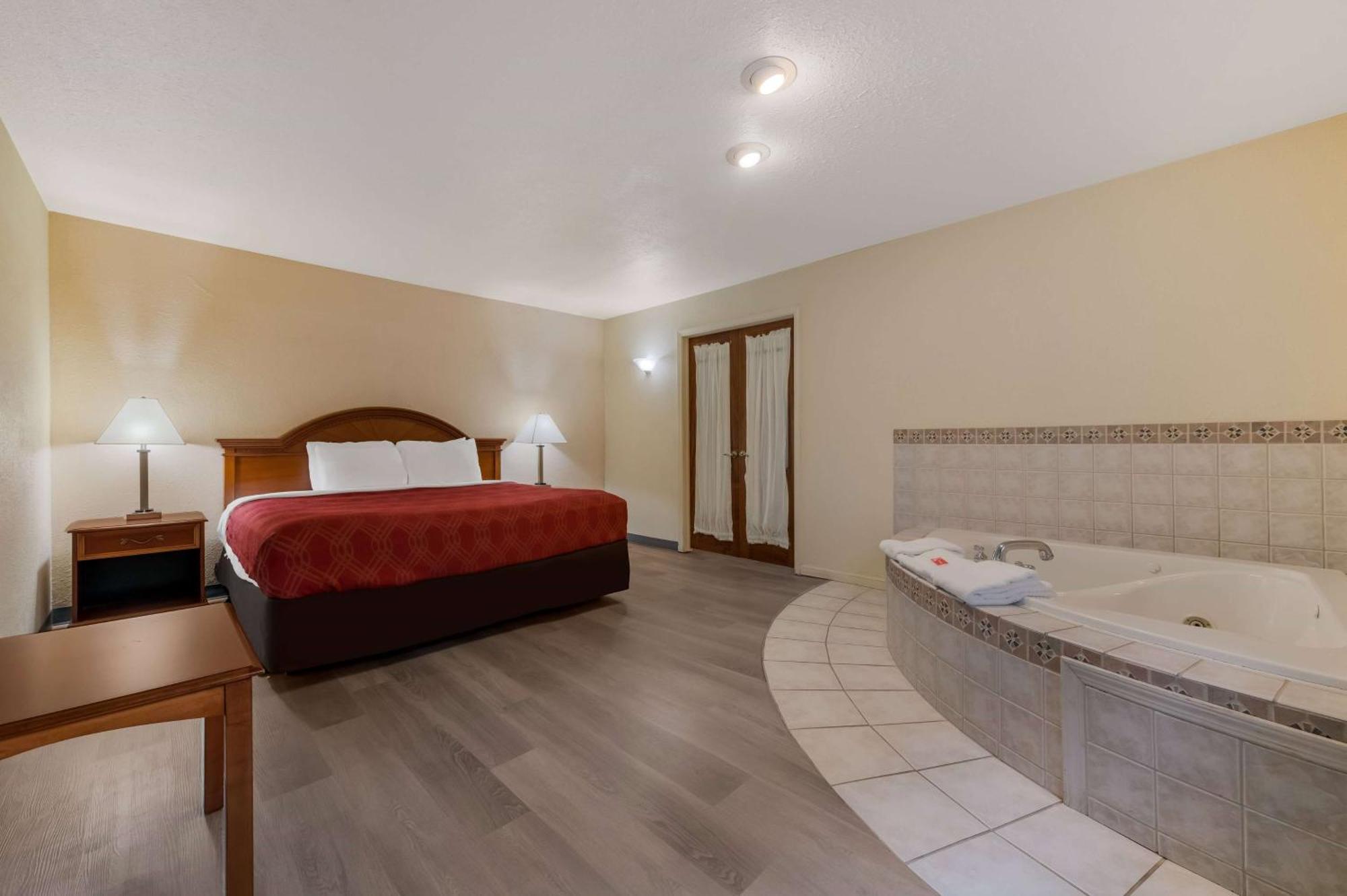 Baymont By Wyndham Iron Mountain Hotel Kültér fotó